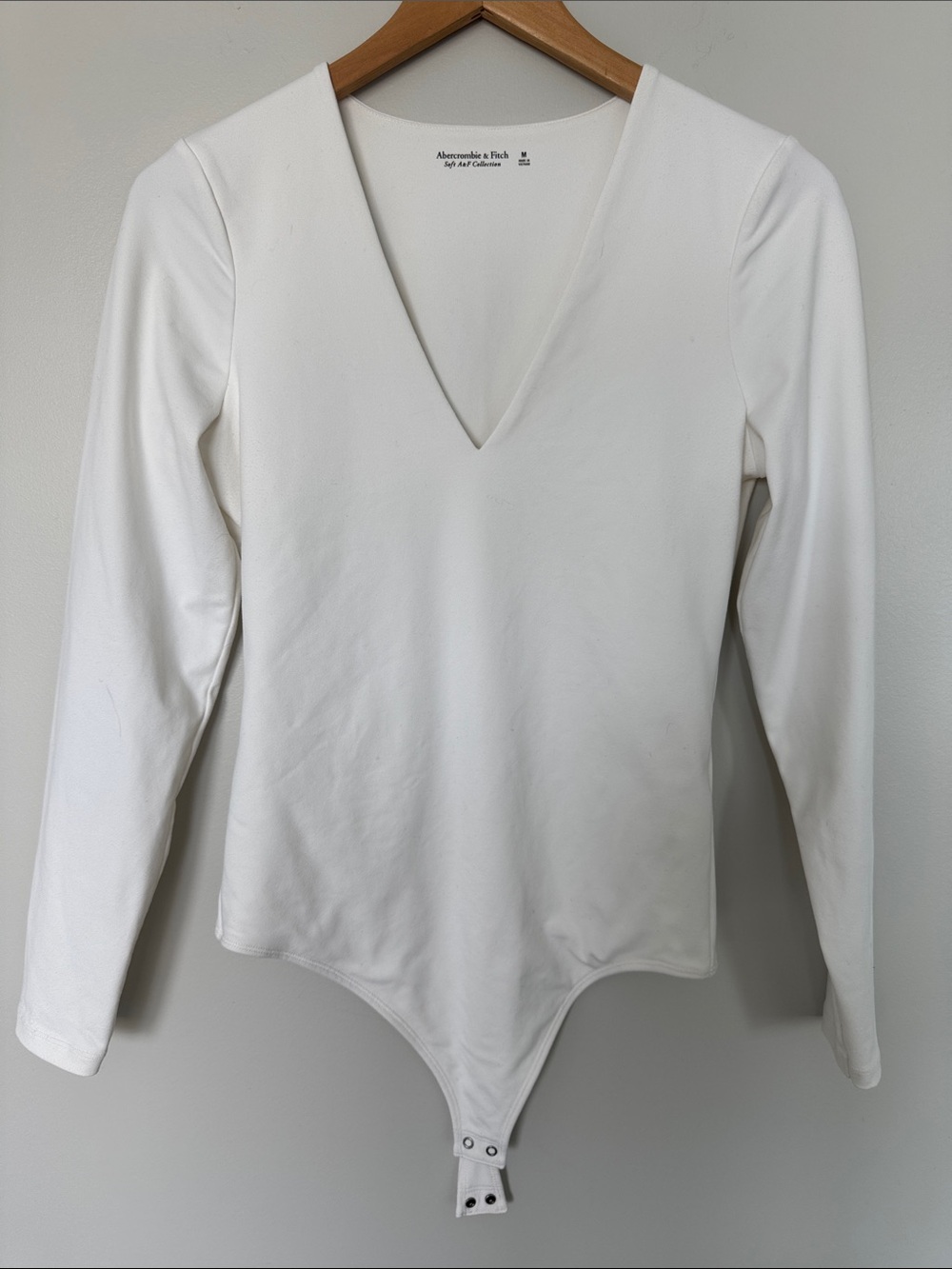 Abercrombie & Fitch White V-Neck Long Sleeve Bodysuit Size Medium